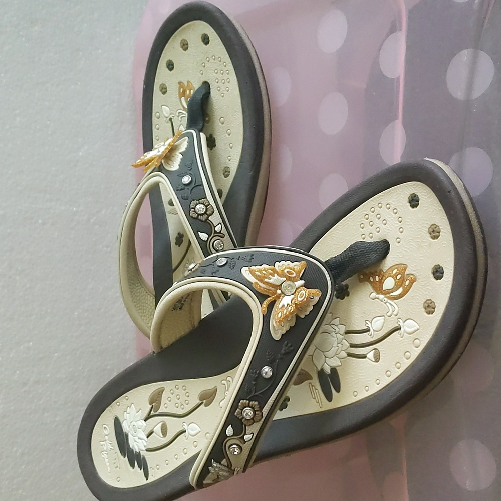 Gold Pigeon sandals